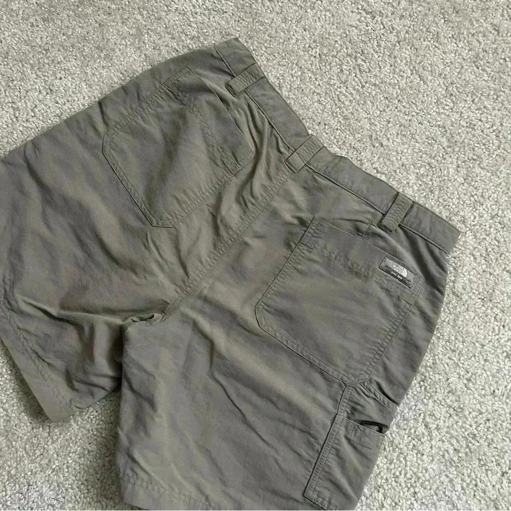 The North Face Men’s 7” Shorts Beige Nylon Size 36 Outdoor Active Cargo